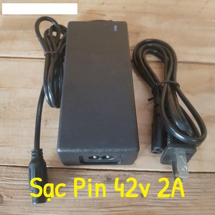 Sạc Xe Điện Cân Bằng