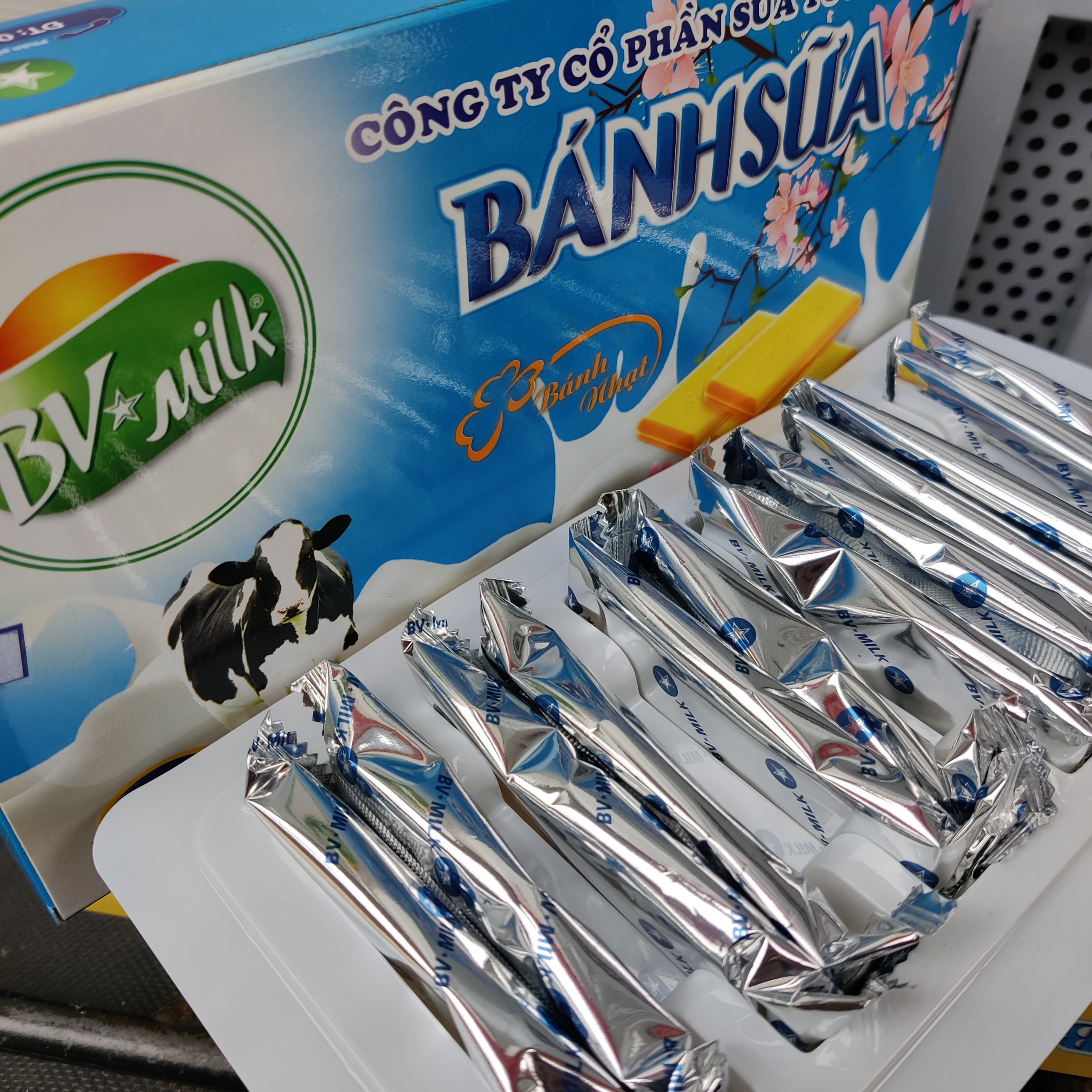 Bánh Sữa Nguyên Chất Ba Vì Con Bò Vàng Hộp 180g (14 Chiếc) - Loại Ngon Nhất