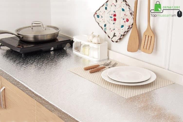 Cuộn giấy bạc dán lót bếp 2 trong 1 trang trí gian bếp, chống thấm nước hiệu quả, chịu nhiệt, lau chùi dầu mỡ dễ dàng, có sẵn keo ở mặt sau, Cuon giay bac dan lot bep 2 trong 1 trang tri gian bep, chong tham nuoc, chiu nhiet