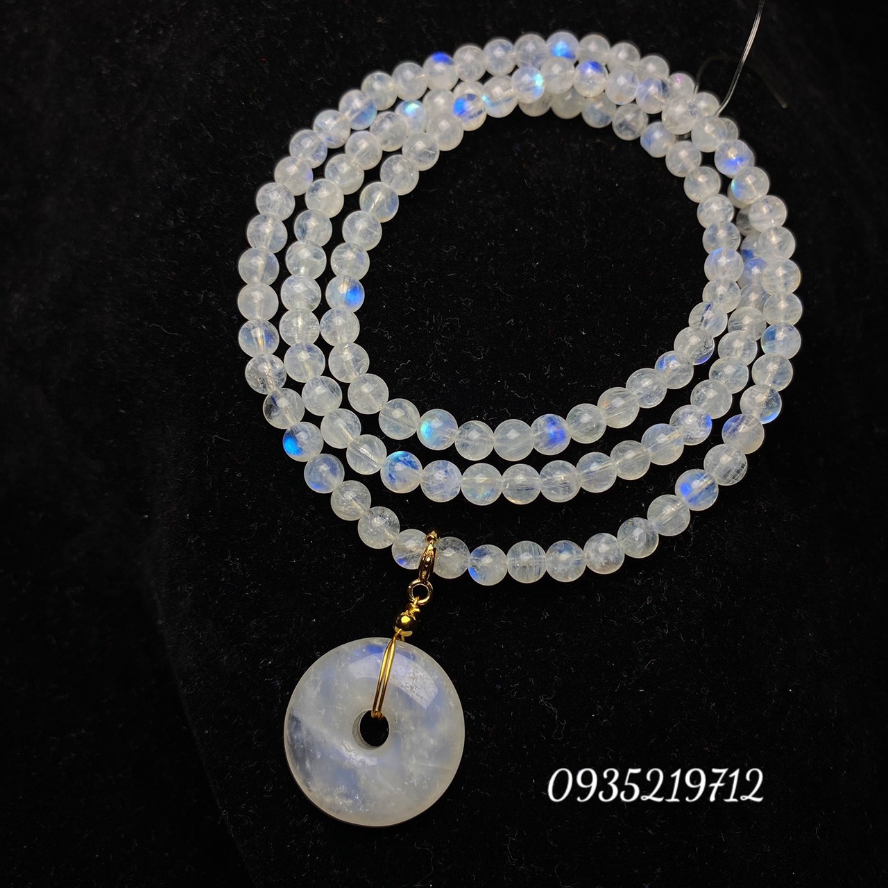 VÒNG TAY QUẤN 3 VÒNG MOONSTONE mix phụ kiện đồng điếu, tôn lên vẻ đẹp đẳng cấp cho người đeo