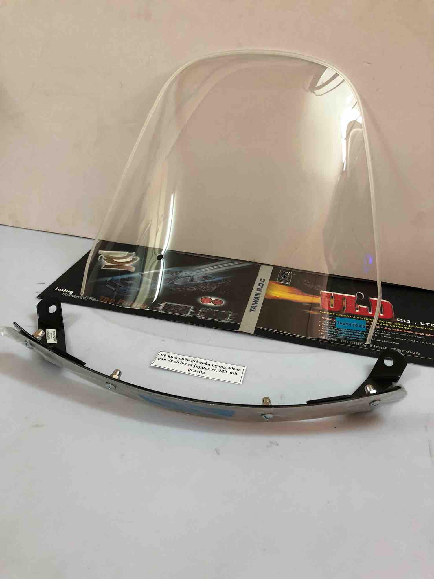 Kính chắn gió 40cm dùng được cho các dòng xe