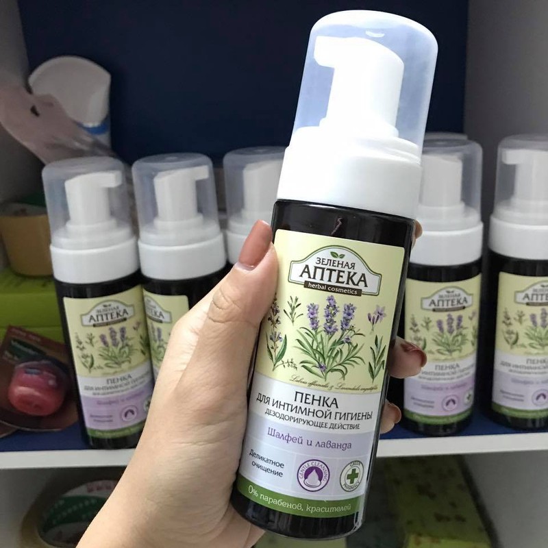 Dung dịch vệ sinh phụ nữ Nga Green Pharmacy dạng bọt - Tím