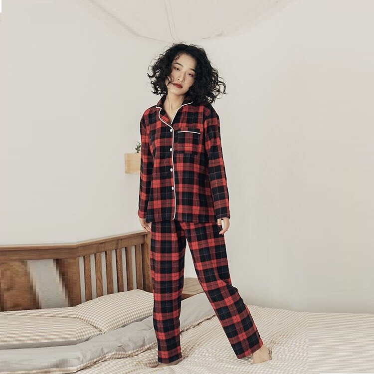 Bộ Pyjama thô cotton kẻ đỏ viền cổ trắng