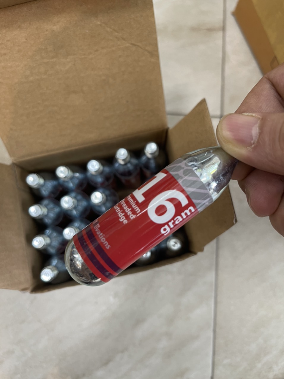 02 Bình CO2 16g dùng cho bơm- đơn giá 2 bình