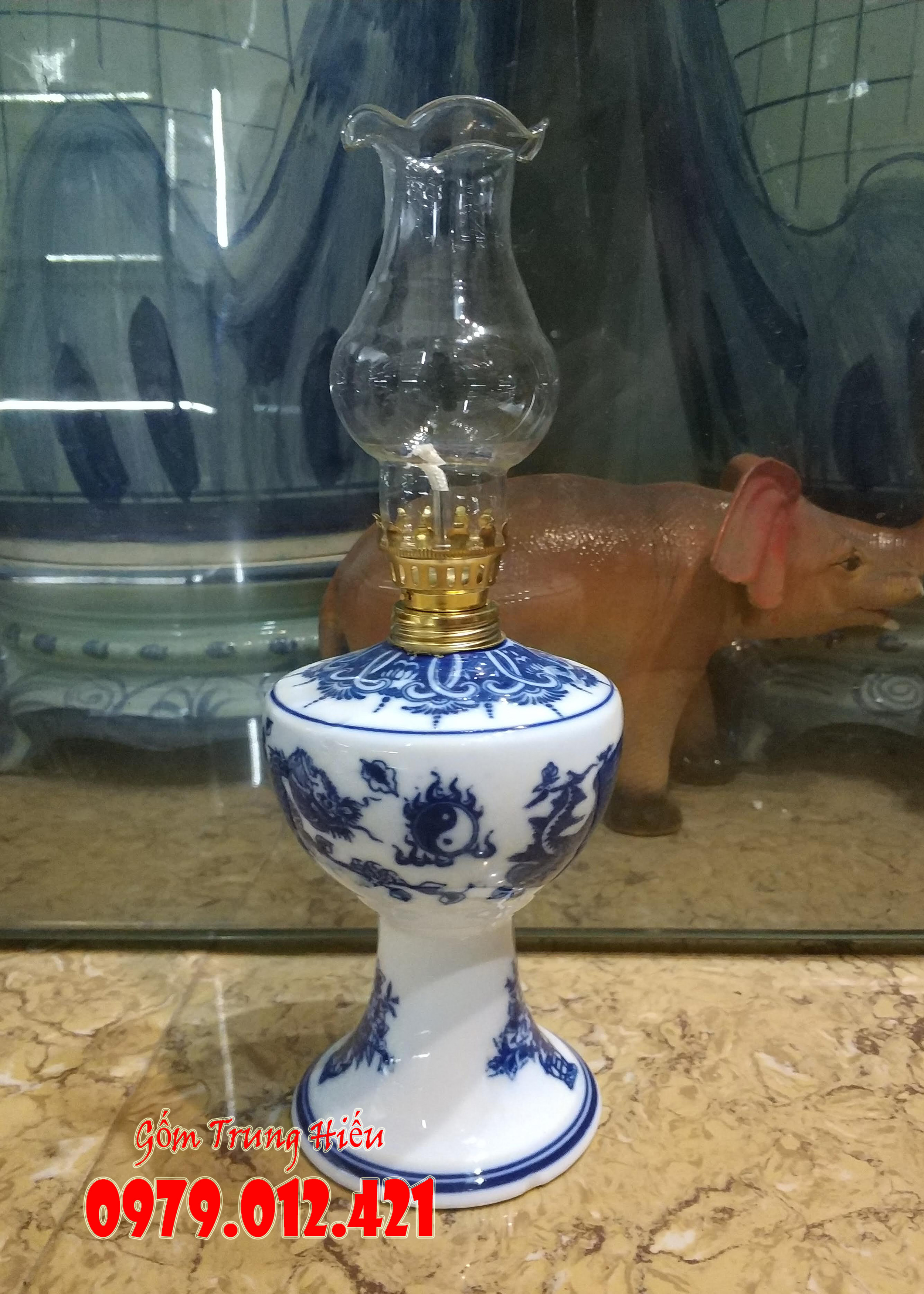 Đèn dầu men lam Bát Tràng