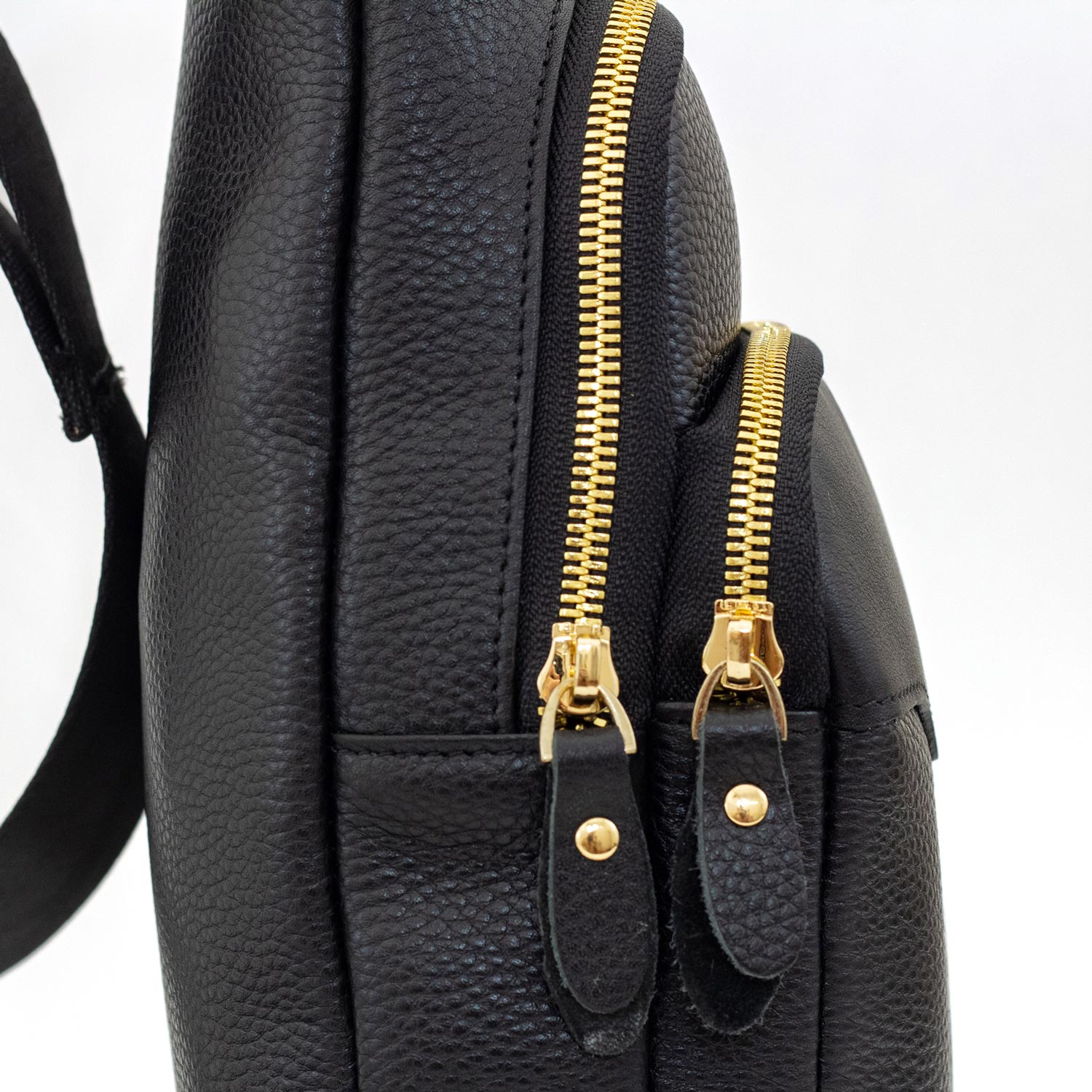 Túi đeo chéo da bò M2CB-04, chất da bò hạt mềm mại, bền bỉ, bảo hành 03 năm, Anh Tho Leather