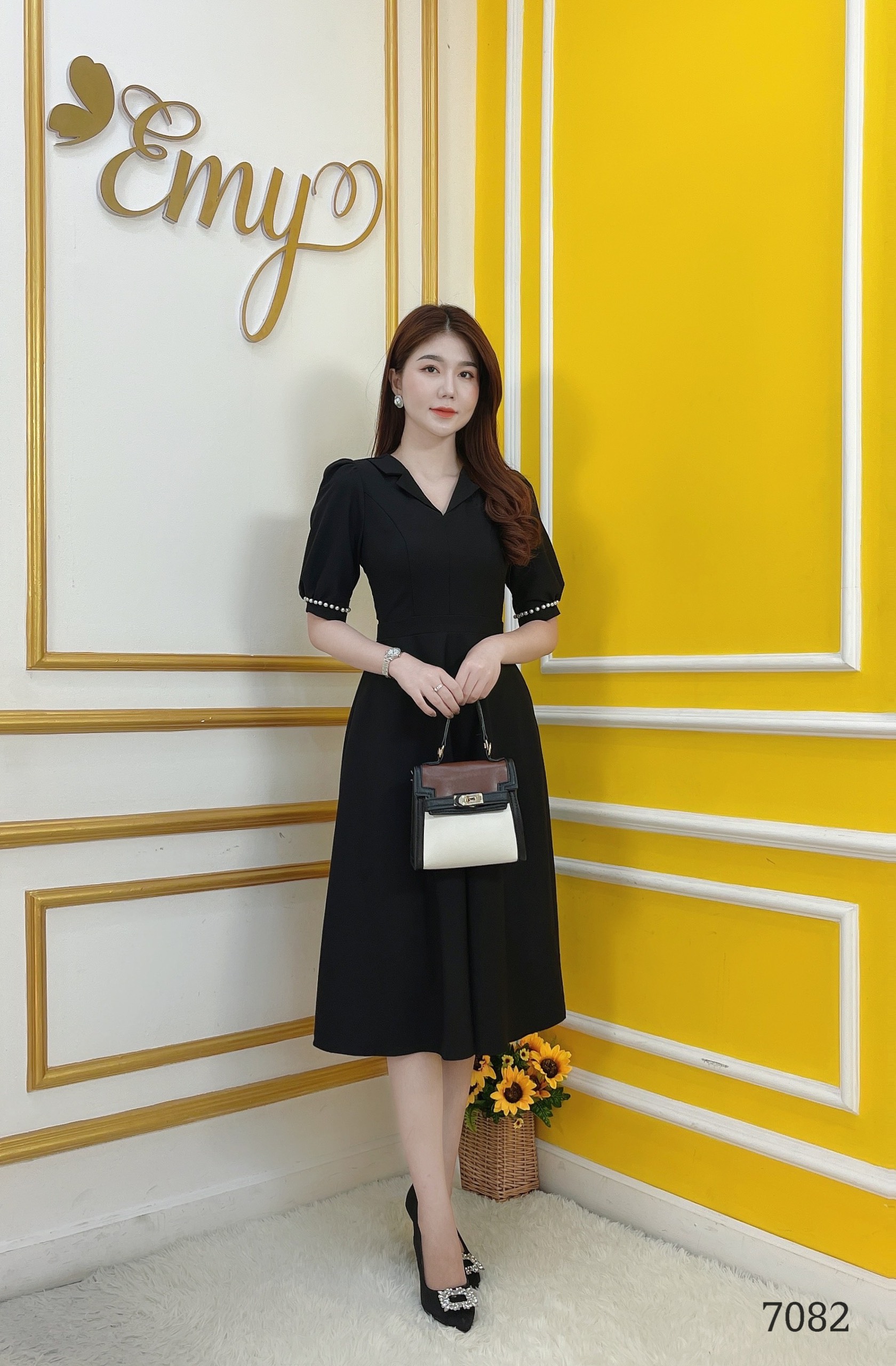 Đầm EMY EM7082  Xoè Đen Cổ Danton