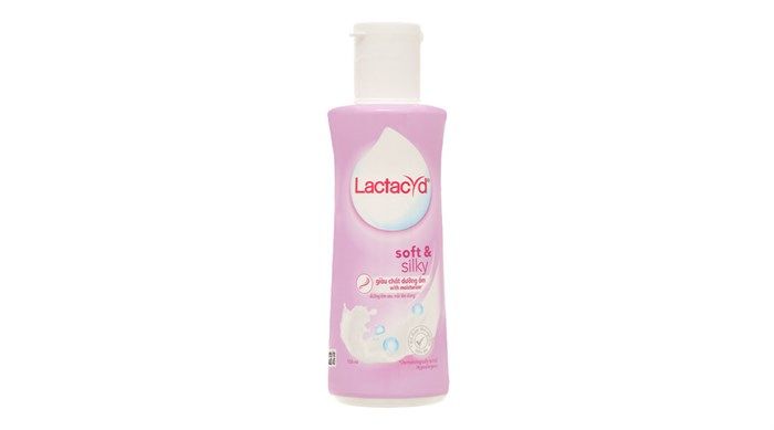 Dung dịch vệ sinh phụ nữ Lactacyd Soft Silky MÀU TÍM