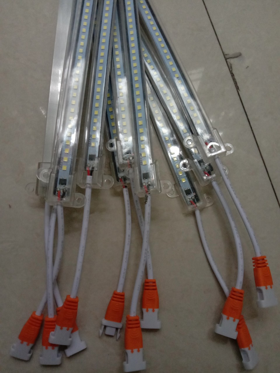 Đèn LED thanh siêu sáng điện 220v(trắng,vàng,đỏ,xanh lá,xanh dương,hồng)