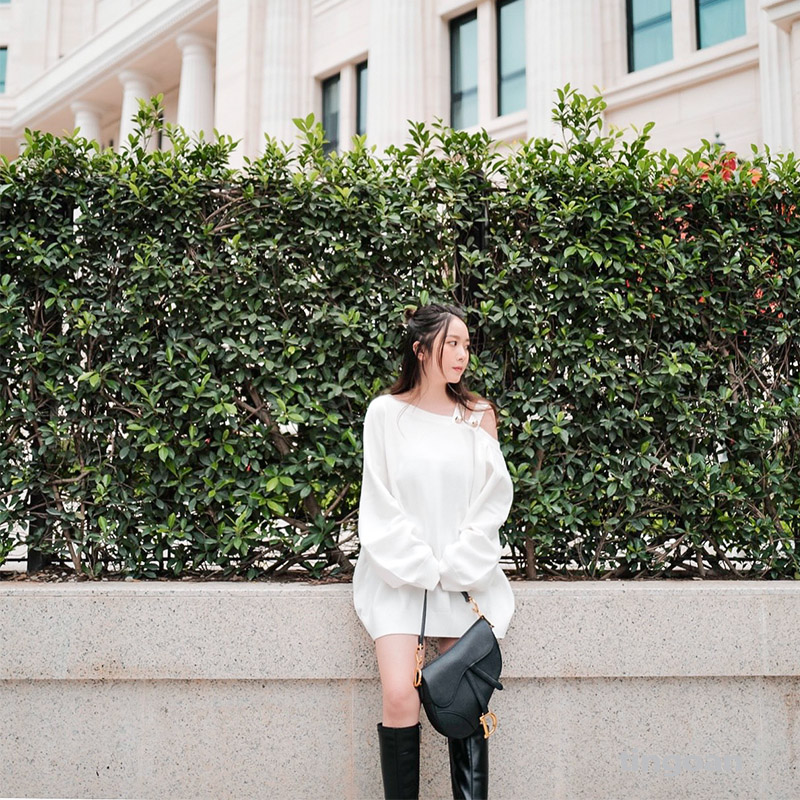 TINGOAN® - Áo len dài tay lệch vai trắng RUNAWAY SWEATER/WH/FS