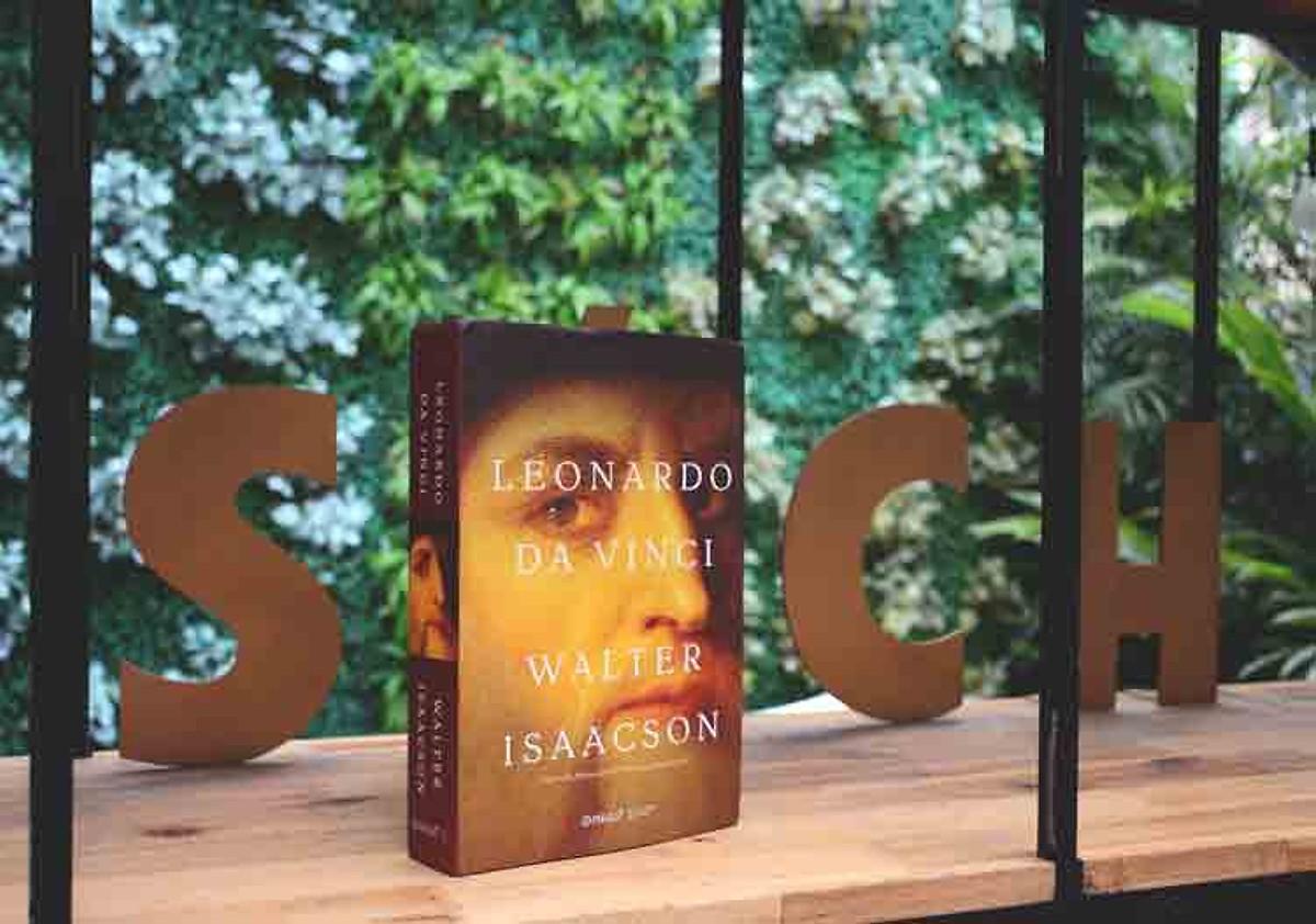Sách - Leonardo da Vinci Walter Isaacson (bìa cứng)
