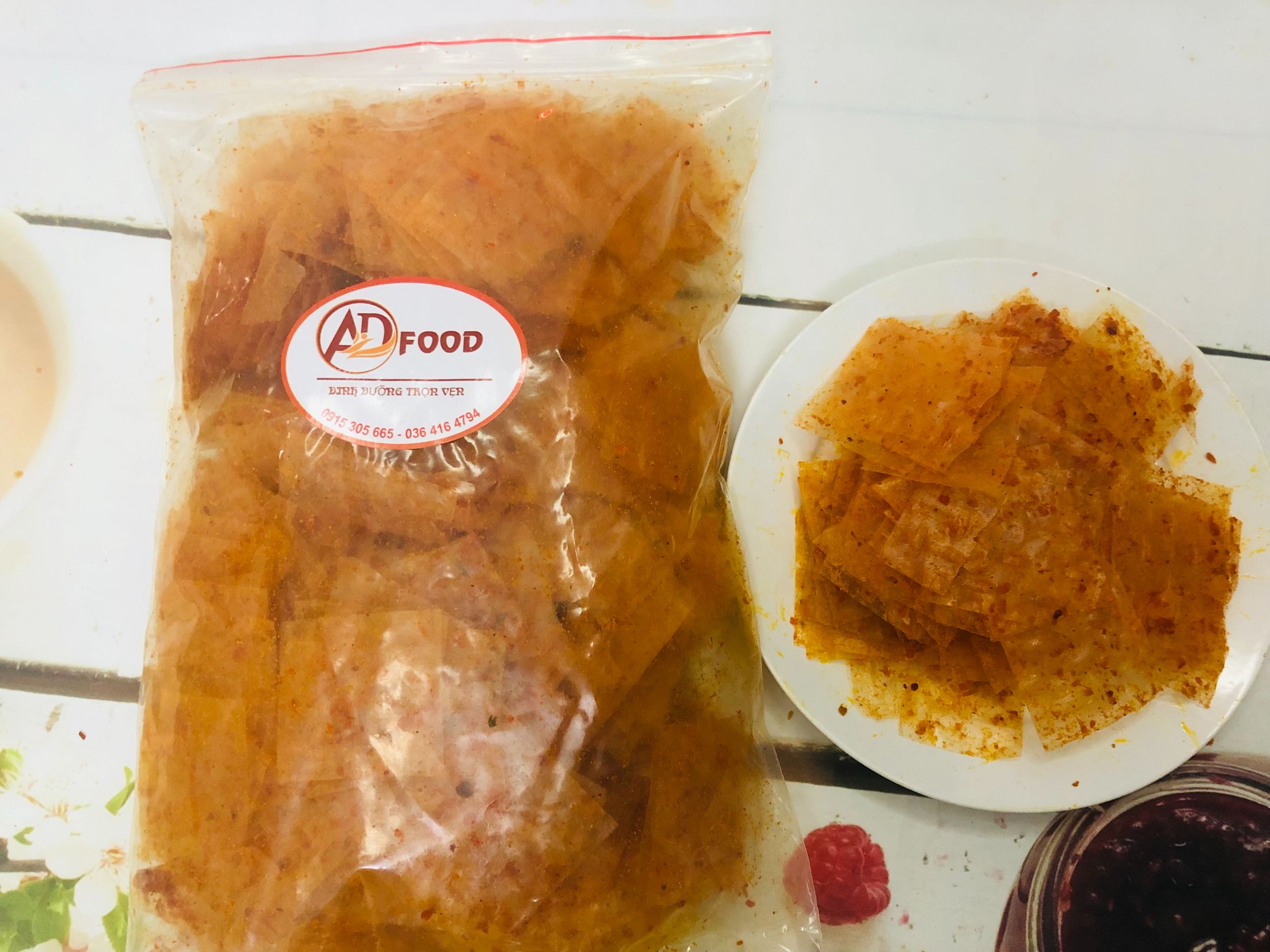 500g bánh tráng trộn sa tế bò nhuyễn cắt miếng vừa ăn