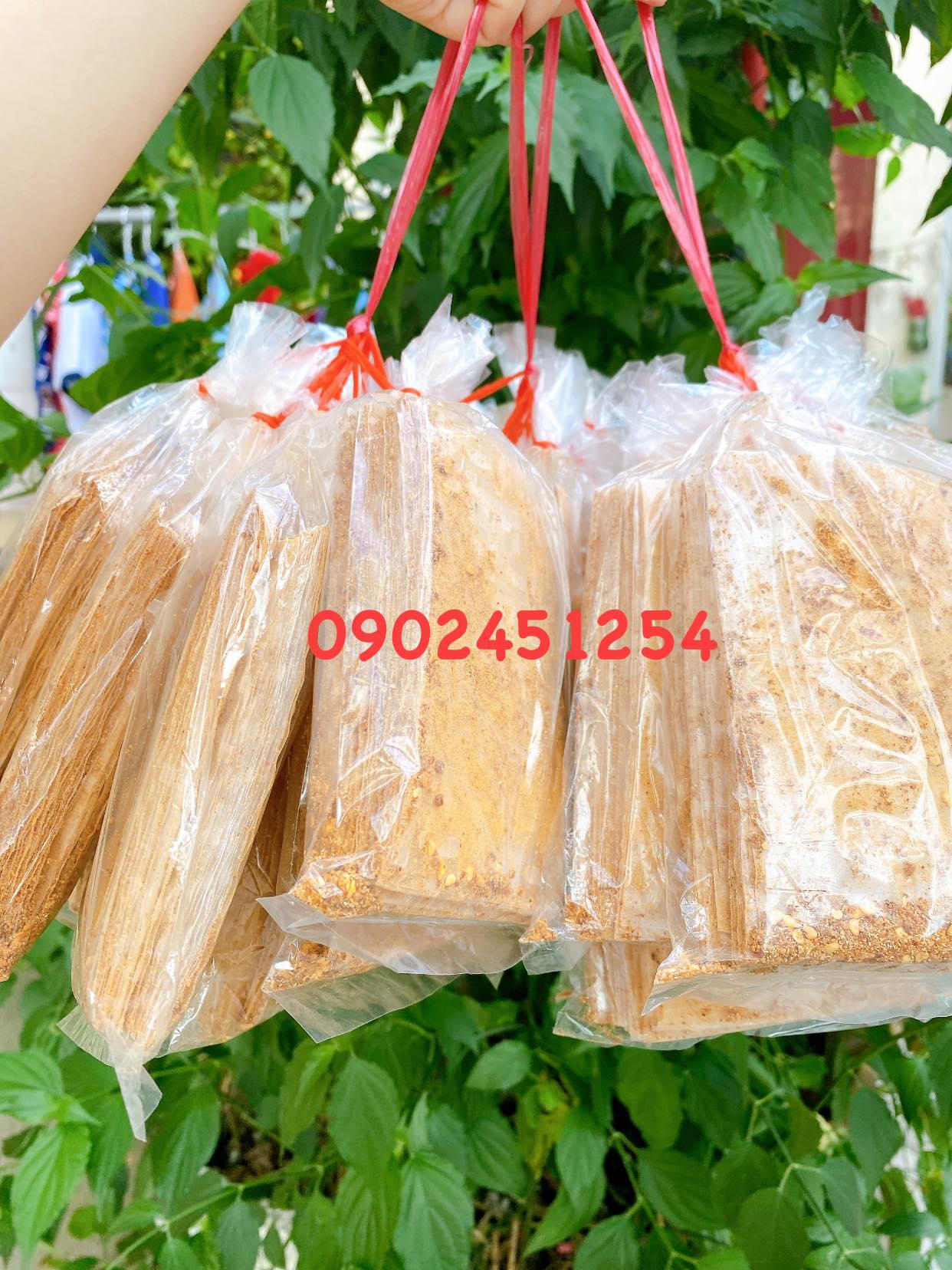 1 xâu bánh tráng xike lắc muối nhuyễn cay thơm
