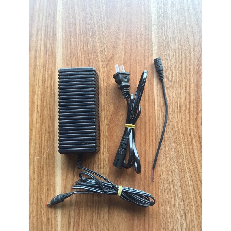 Bộ đổi nguồn 220v - 12v 5a cho máy bơm nước mini