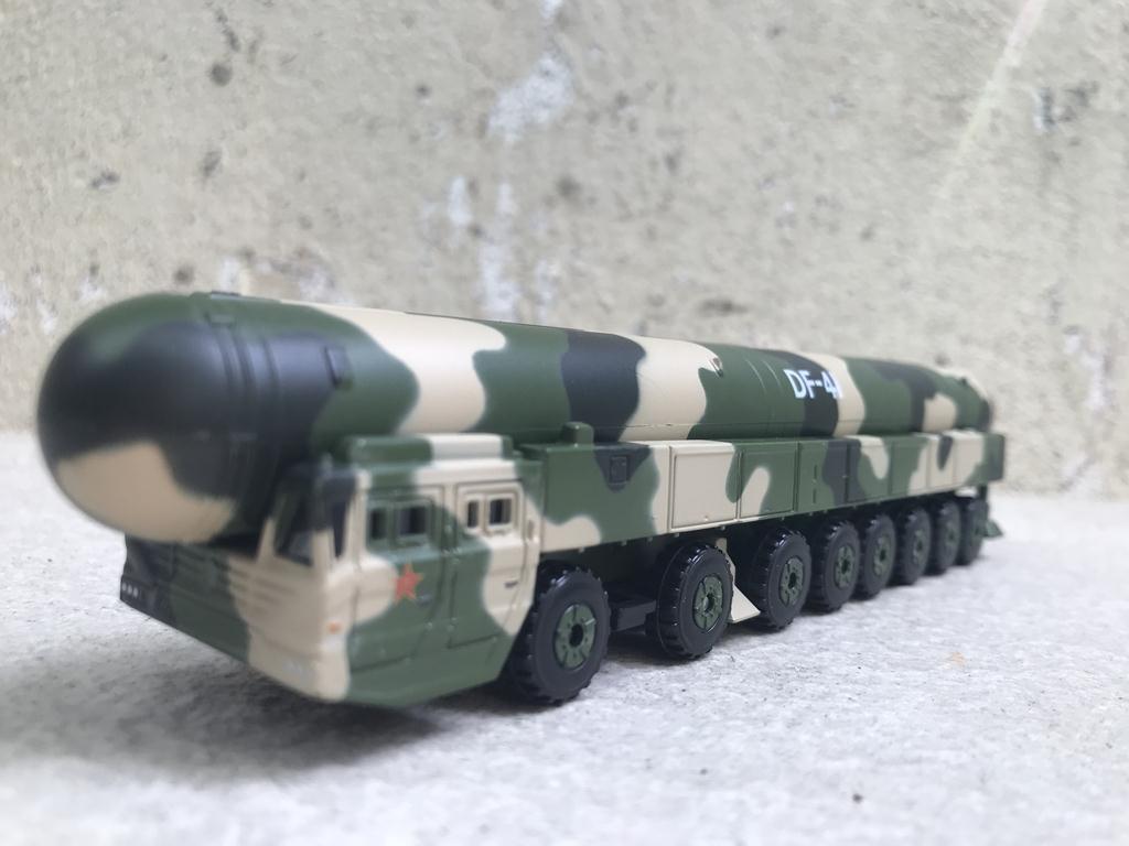 Mô hình xe xe quân sự topol-m 1:64