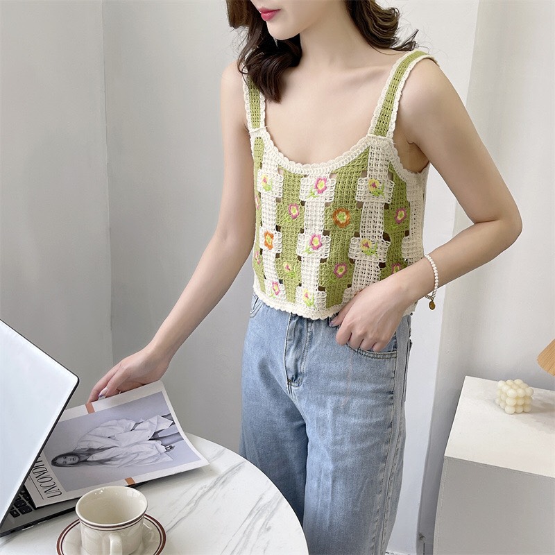 Áo croptop len móc hoa thêu mặc đi biển, du lịch