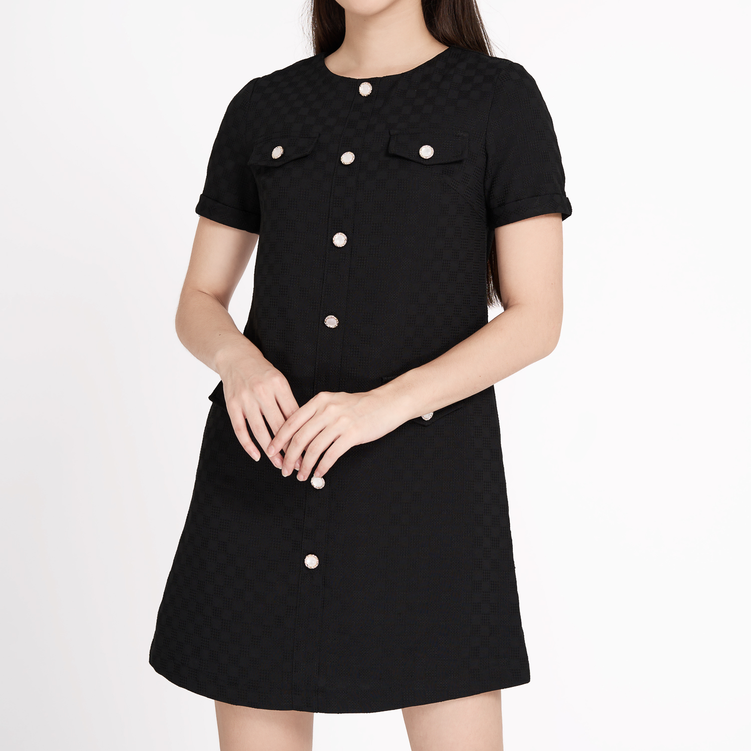 Đầm mini suông xốp dệt nút kiểu Maybi