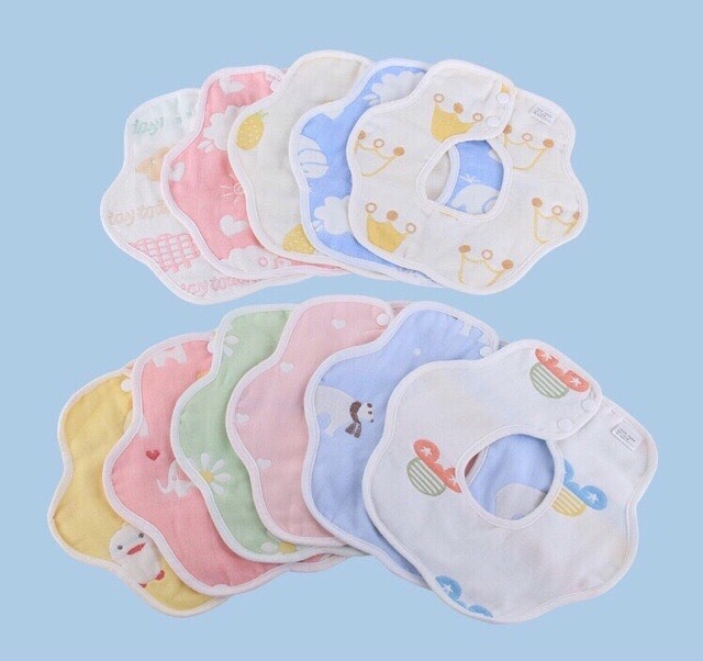 Yếm cotton 6 lớp giữ ấm cổ cho bé.