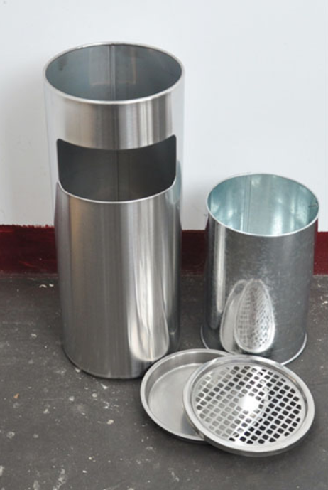 [HCM]Thùng rác inox có gạt tàn