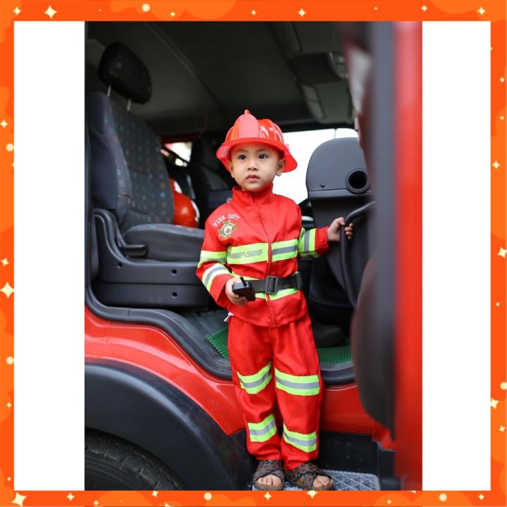 Trang phục haloween đóng vai lính cứu hỏa cho bé