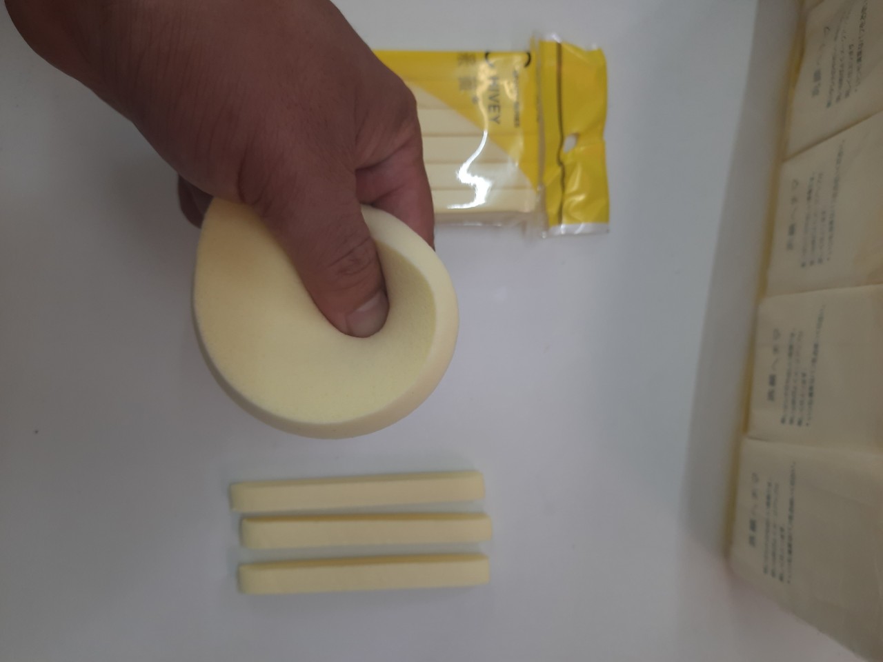 Bông rửa mặt bọt biển CHIVEY gói 12 miếng