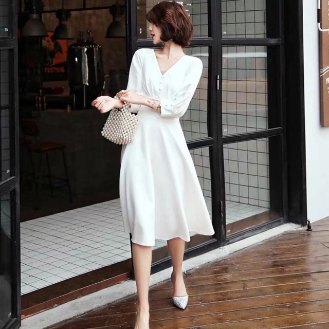 Đầm trắng nút bọc bo eo