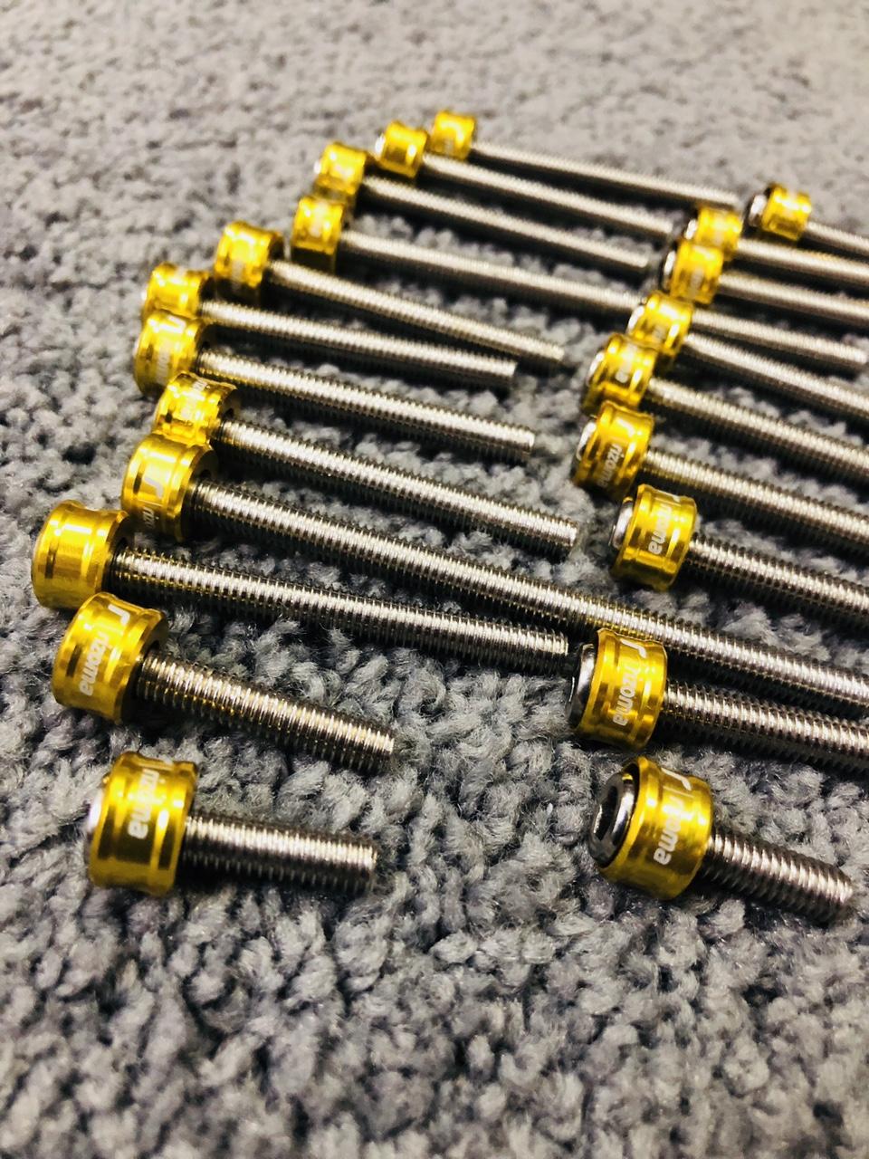 Bộ ốc gắn lốc máy titan màu gold cho các dòng xe Honda, thích hợp gắn tất cả các dòng xe phổ thông của Honda hiện nay