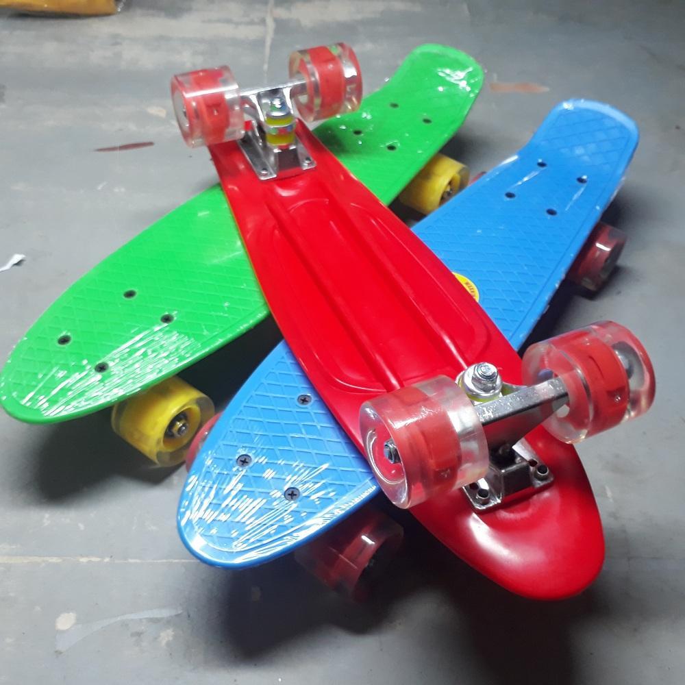 Giá bán Ván trượt thể thao, Ván trượt Skateboard thép nguyên khối Bánh 3 lớp có đèn led Kamitoy