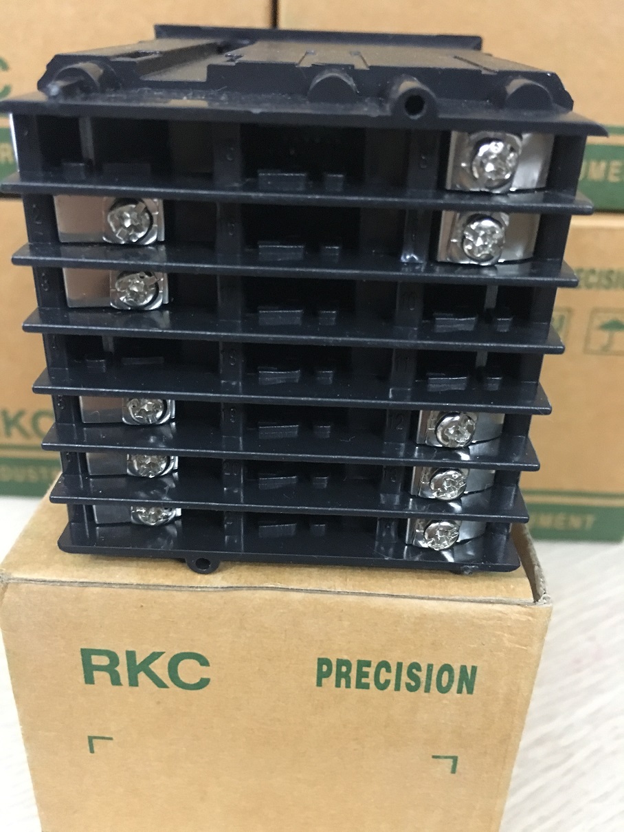 Bộ điều khiển nhiệt RKC REX-C700