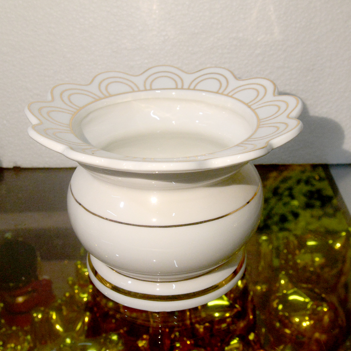 Lư hương thờ cúng bàn thờ gốm sứ trắng có khay hứng tàn nhang