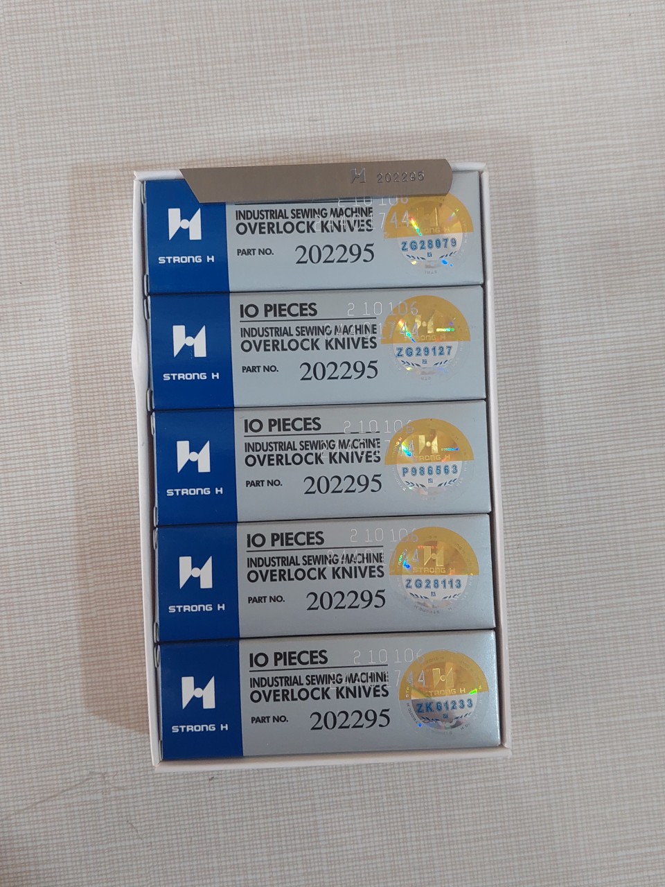 dao dưới máy vắt sổ siruba