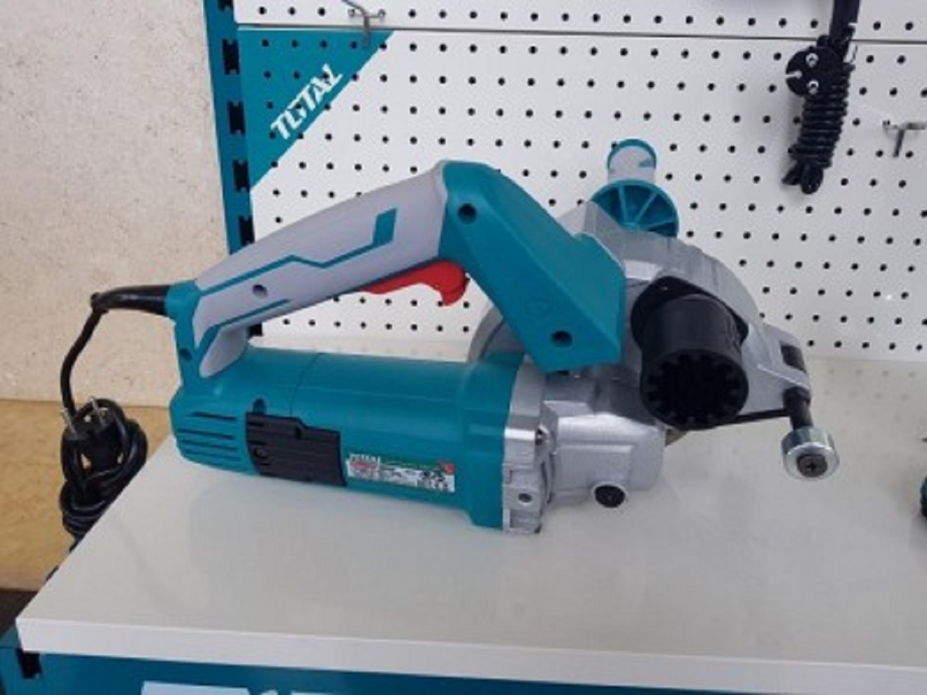 Máy cắt rãnh tường Total TWLC1256