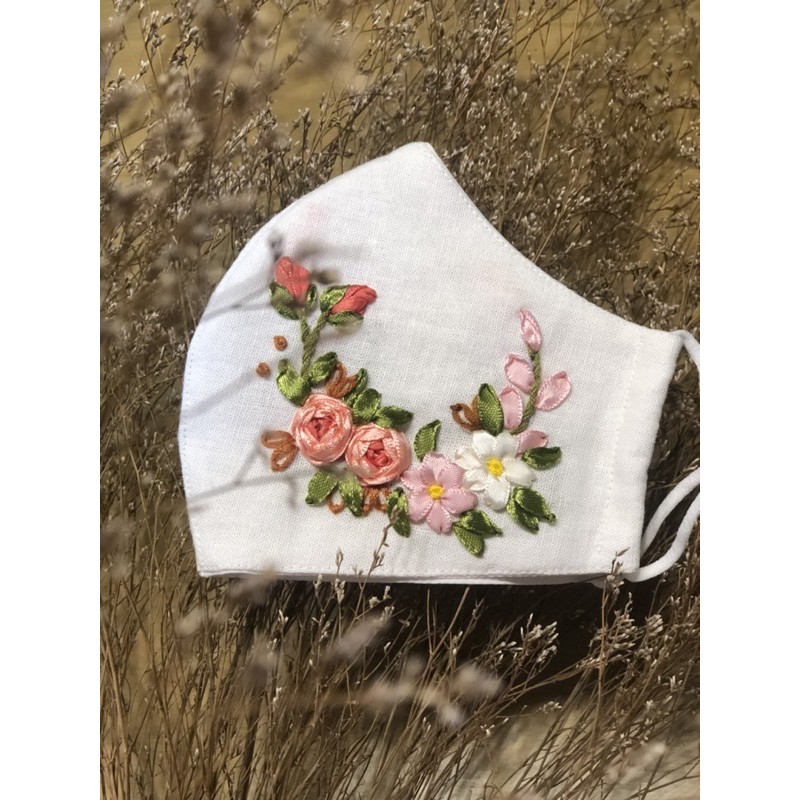 khẩu trang thêu handmade
