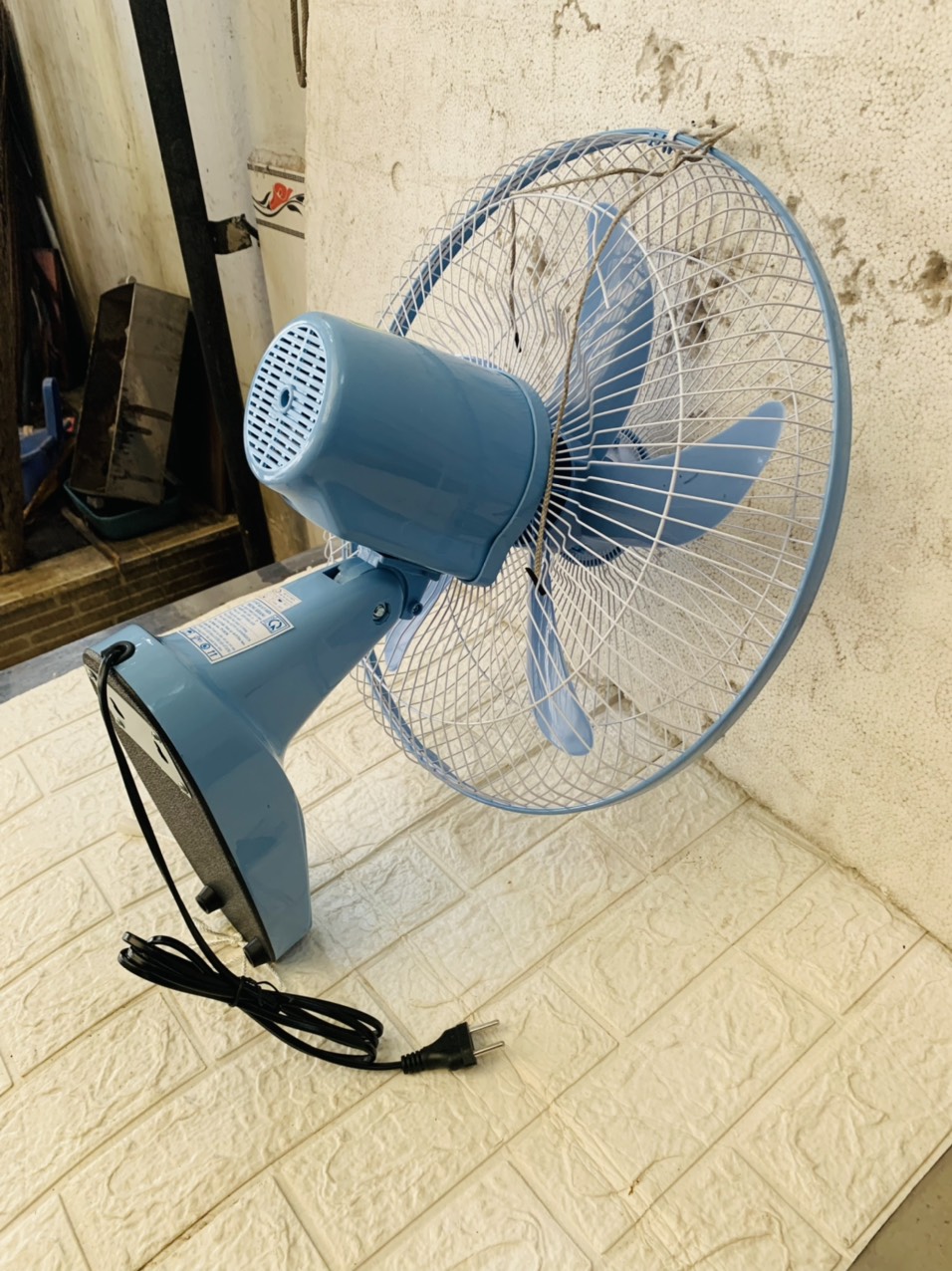 Quạt treo tường 2 dây Natifan B405