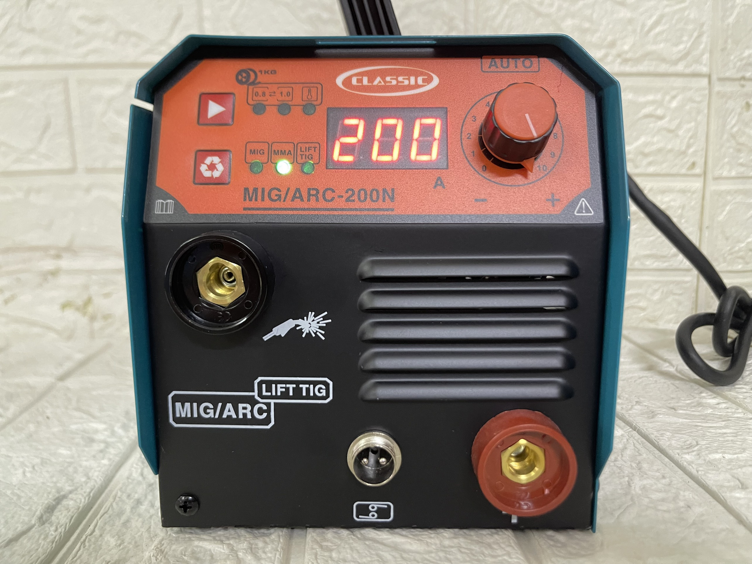 Máy hàn mig 3 chức năng MIG/ARC - 200N CLASSIC ( TẶNG KÈM CUỘN DÂY, BAO TAY HÀN, 3 BÉC HÀN )