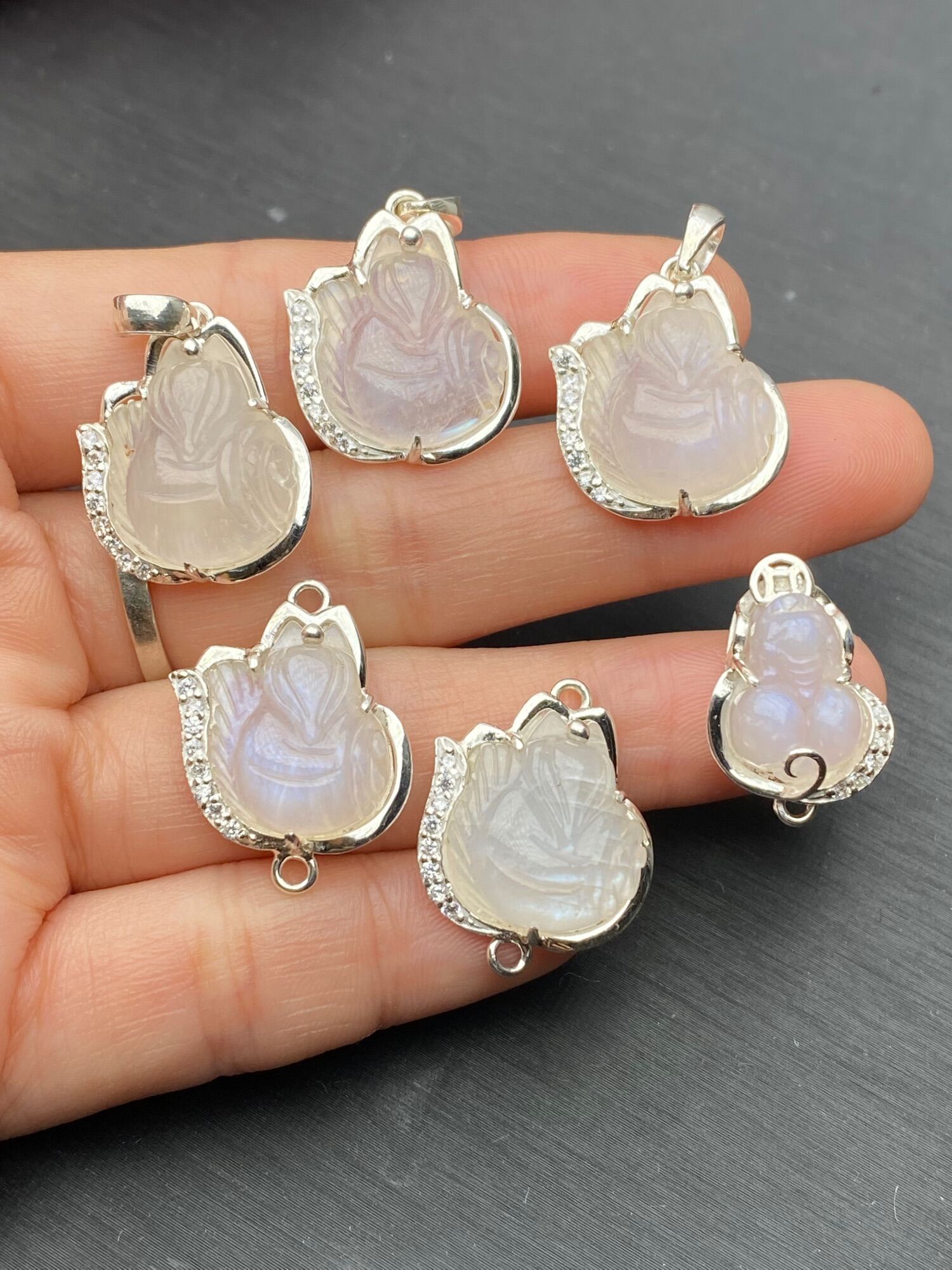 [FreeshipMAX] Mặt dây chuyền hồ ly đá mặt trăng đã bọc bạc / moonstone