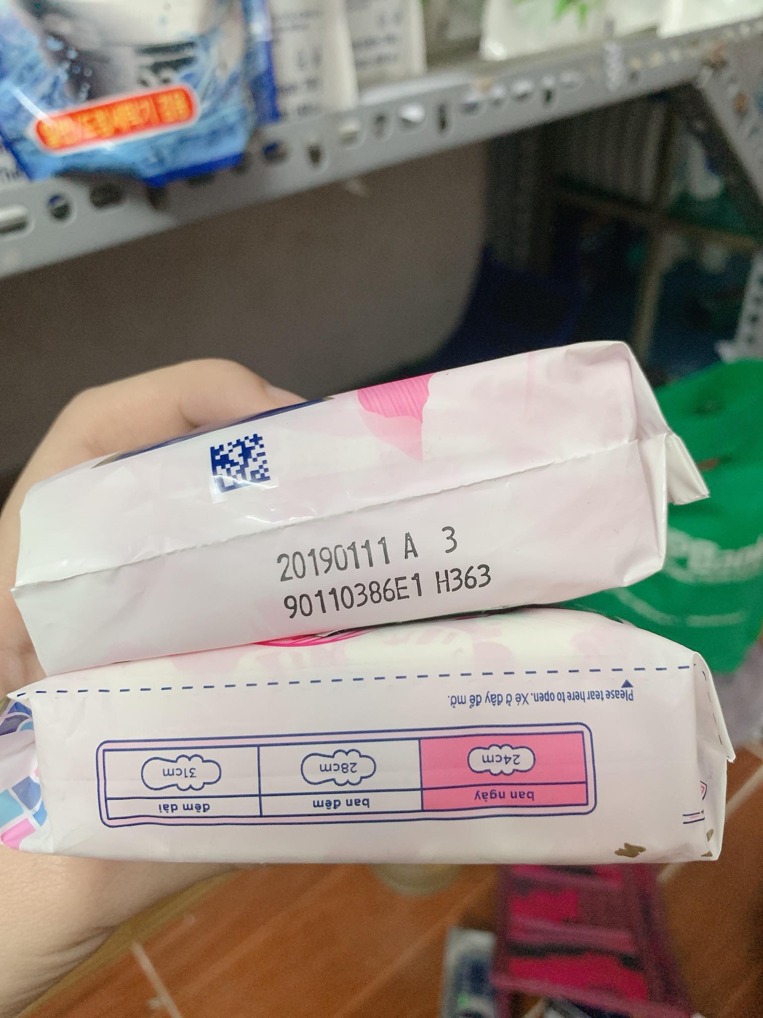 Băng Vệ Sinh WHISPER Ban Ngày Có Cánh
