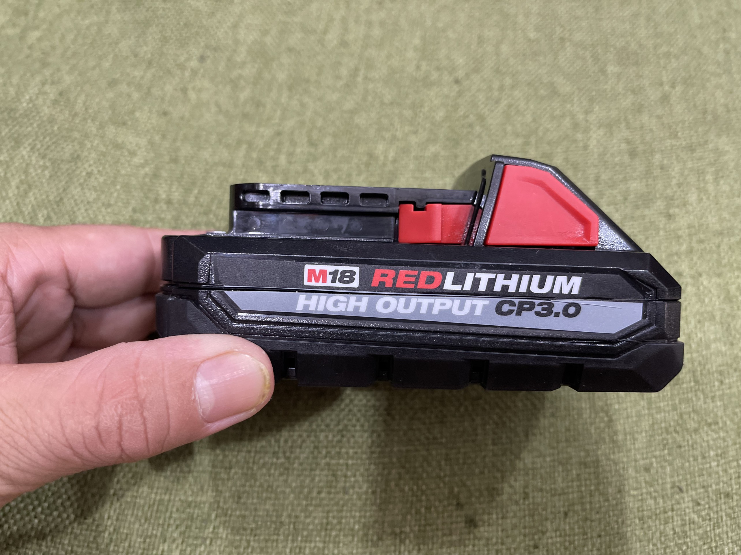 Pin Milwaukee 18V 3.0Ah Red Lithium (Mã: M18HB3) mỏng lướt