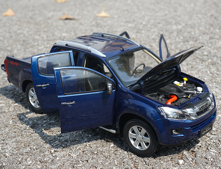 Mô hình xe Isuzu D-Max tỉ lệ 1:18
