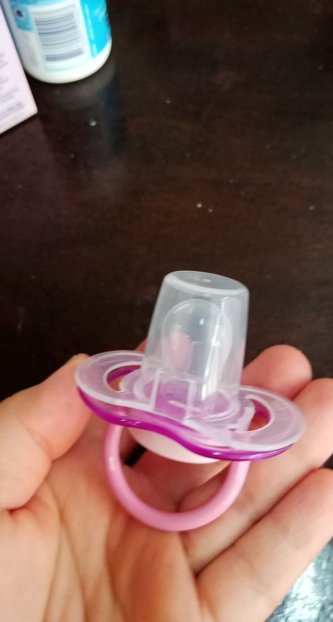 Ty ngậm Phillips Avent( có nắp đậy) cho bé 0_6 month , set 2 cái