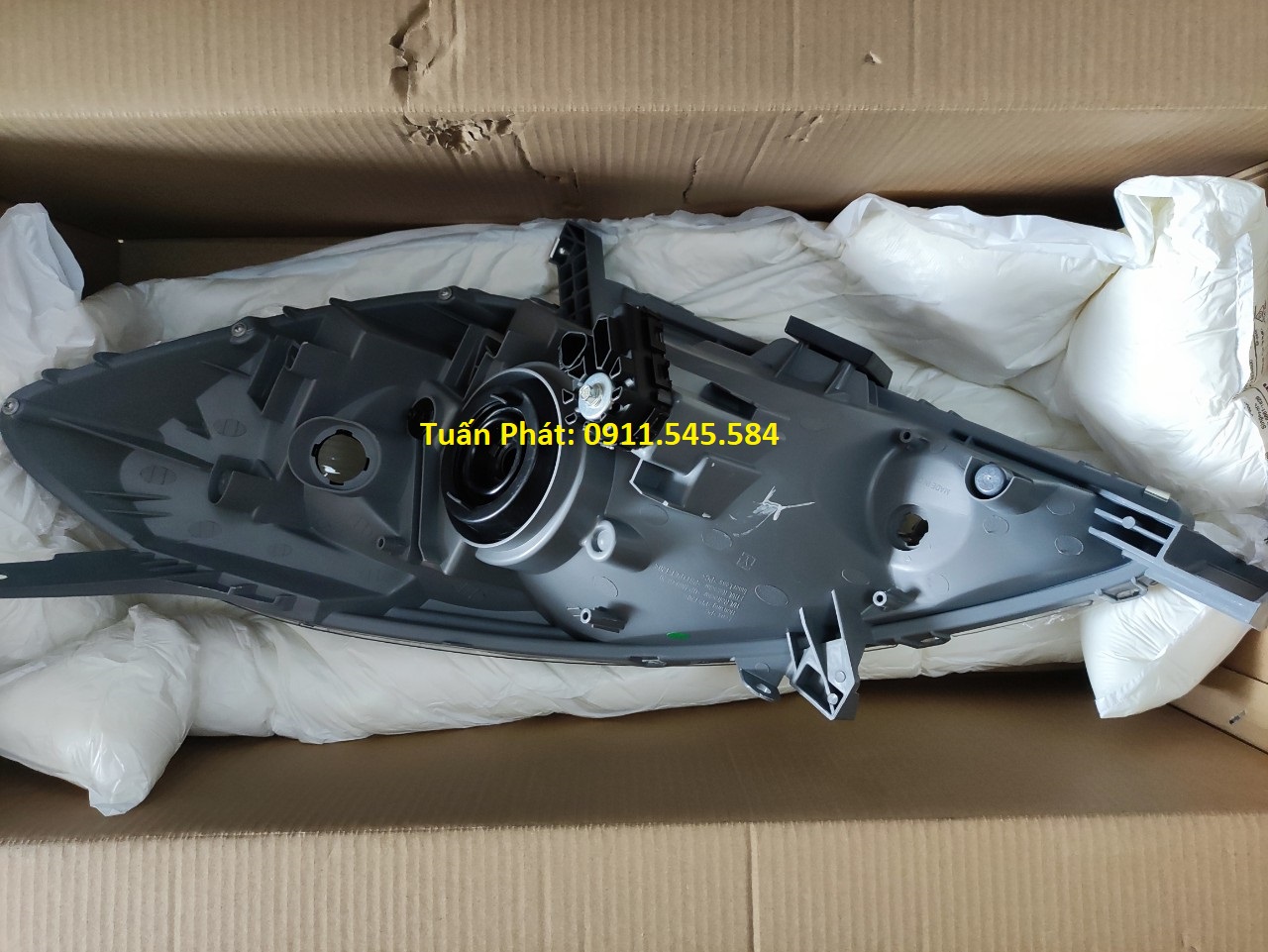 Đèn Pha Xe Toyota Innova 2006-2011 TYC