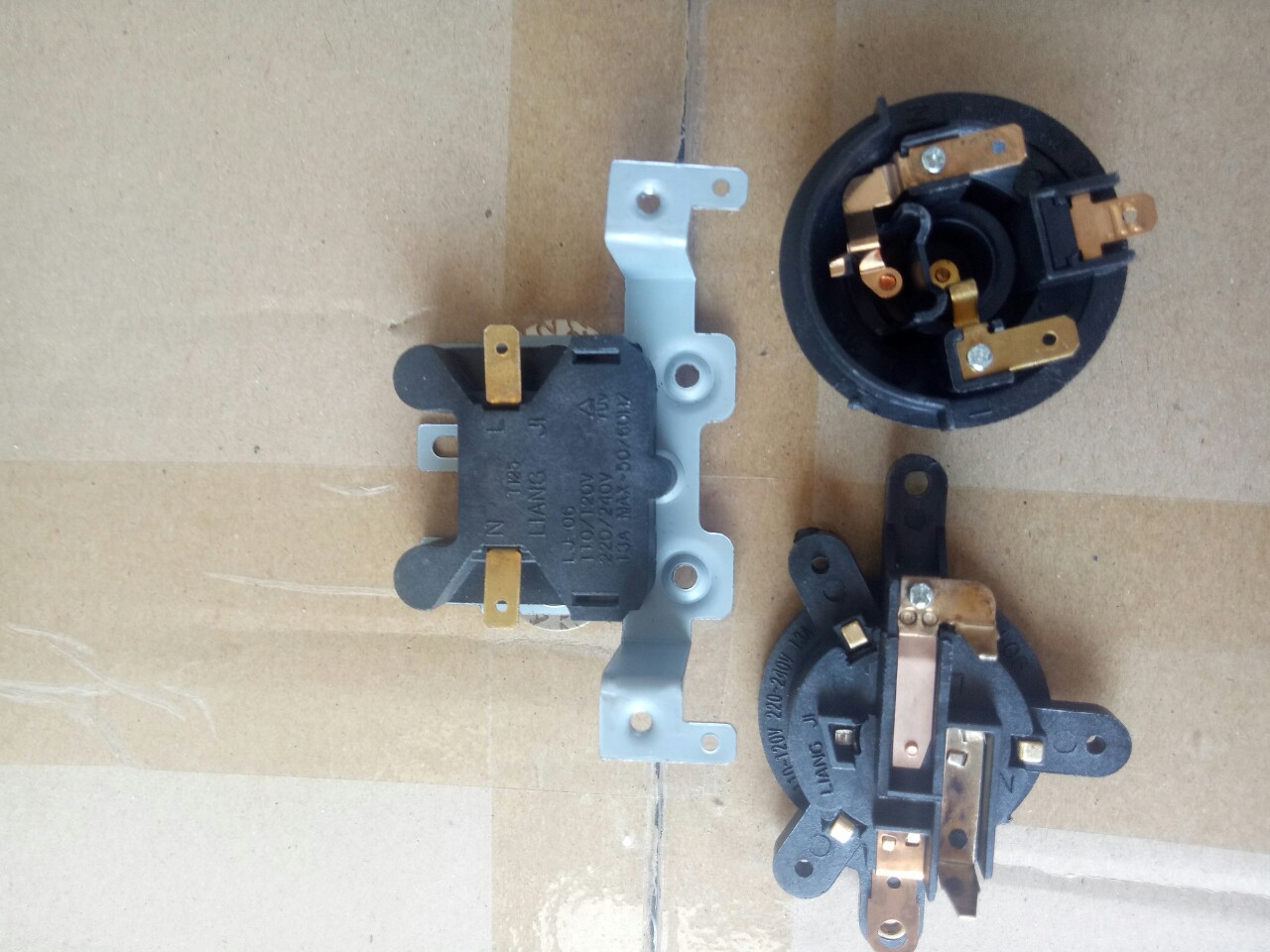 Rơ le đế ấm siêu tốc Lock&Lock