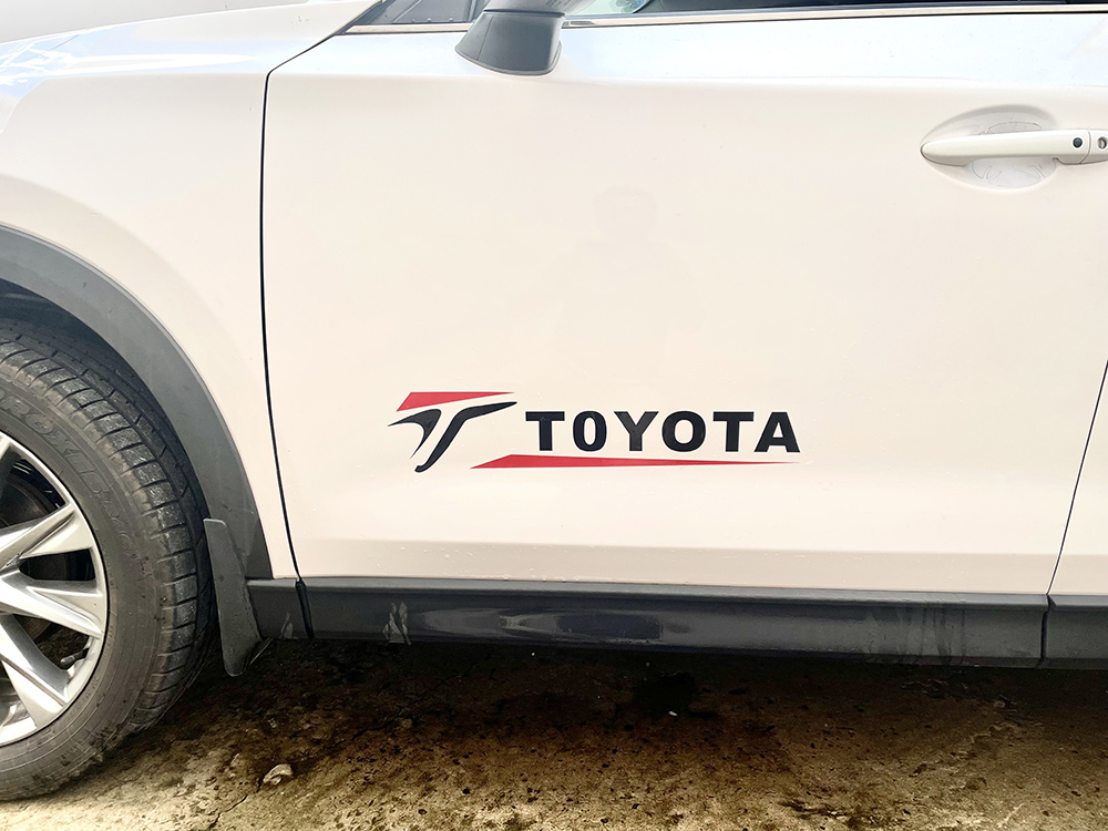 [HCM]Bộ 2 tem dán cửa xe ô tô toy 03