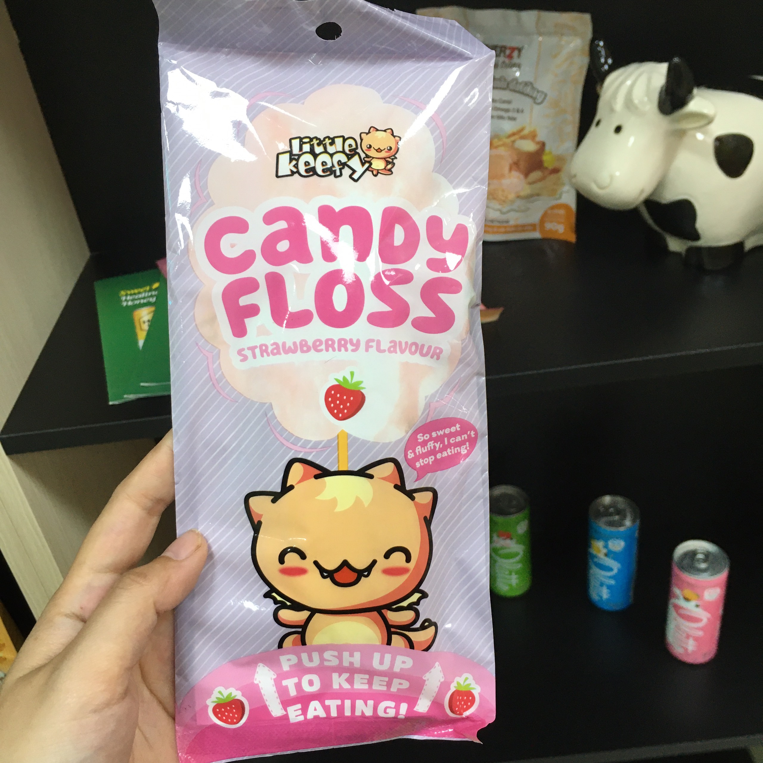 Kẹo bông gòn cola dâu