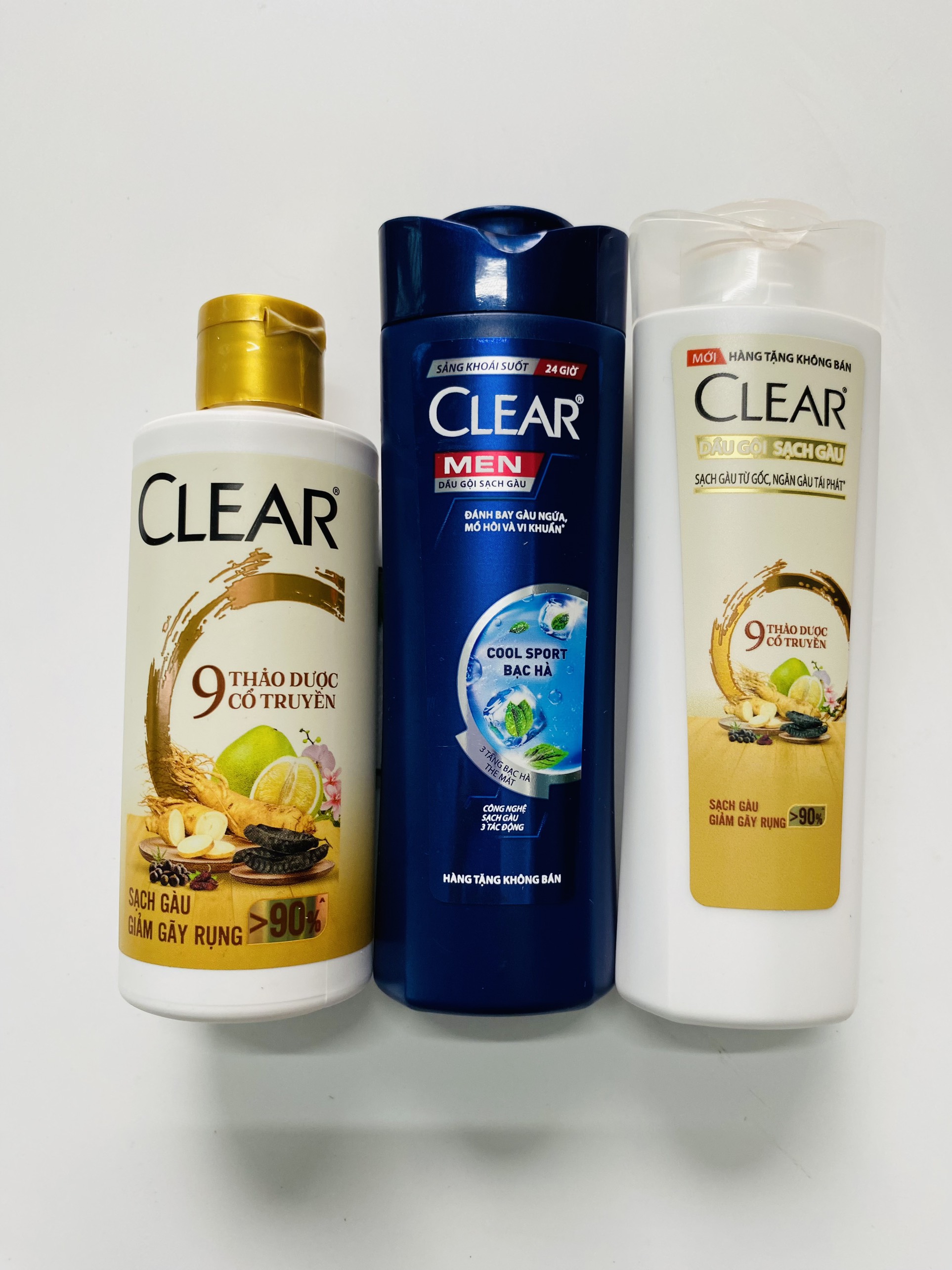 Chai dầu gội Clear thảo dược 70gam