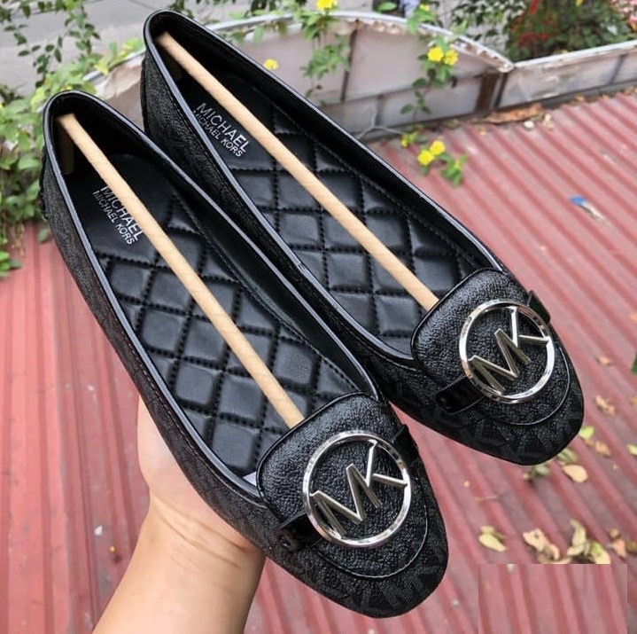 Giày Michael Kors Lillie moc Đen logo MK 