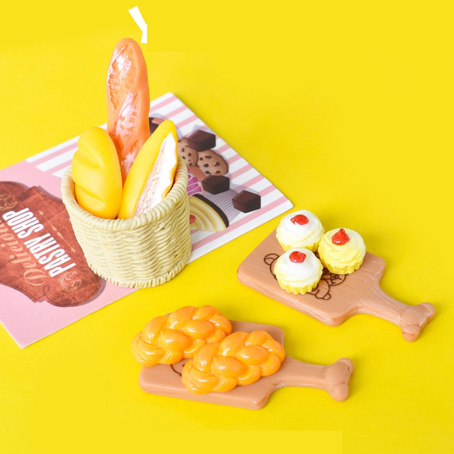 Mô hình khay giỏ bánh mì trang trí nhà búp bê