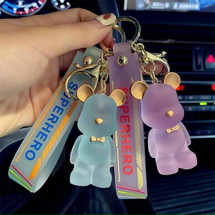 Móc treo chìa khóa pha lê hình bearbrick siêu sang chảnh