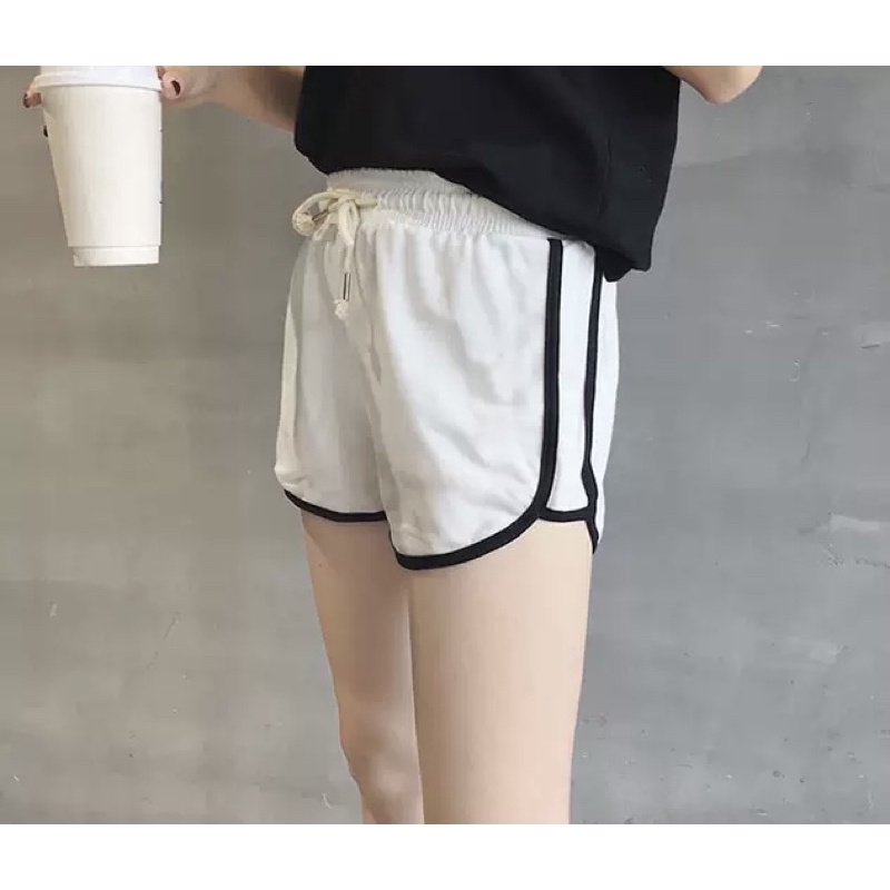 Quần thể thao nữ dạng short viền thời trang