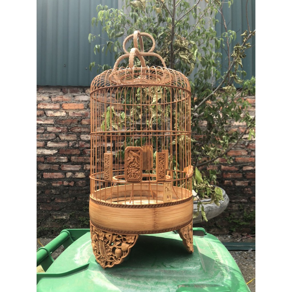 Lồng chim khuyên tre đục tinh xảo